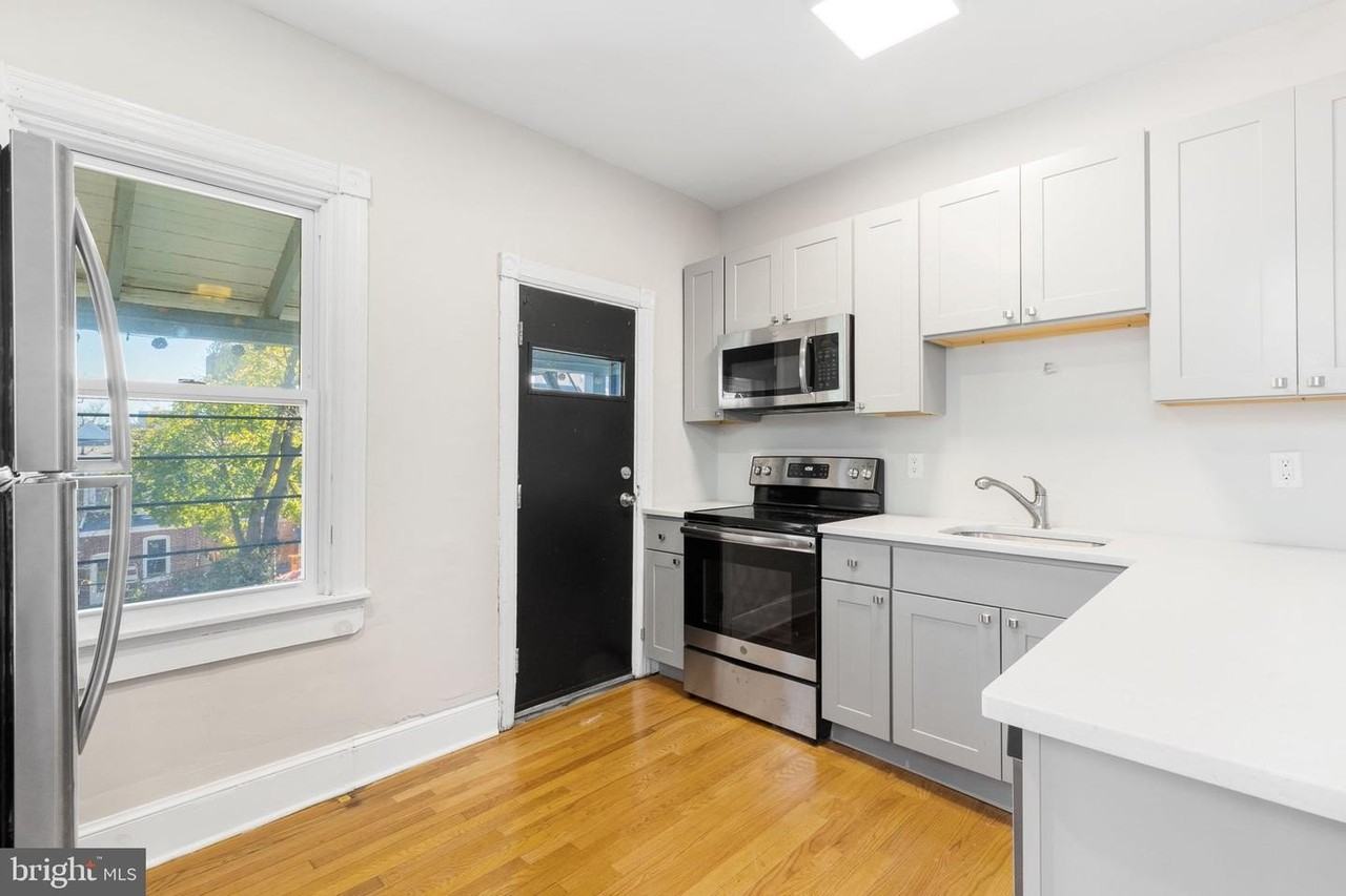 1608 N Broom St - Photo 4 of 9