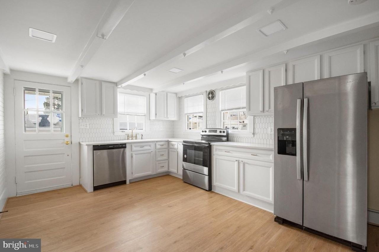 455 Deale Rd - Photo 7 of 20