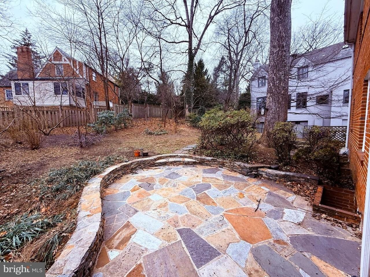 3202 Rolling Rd - Photo 4 of 43