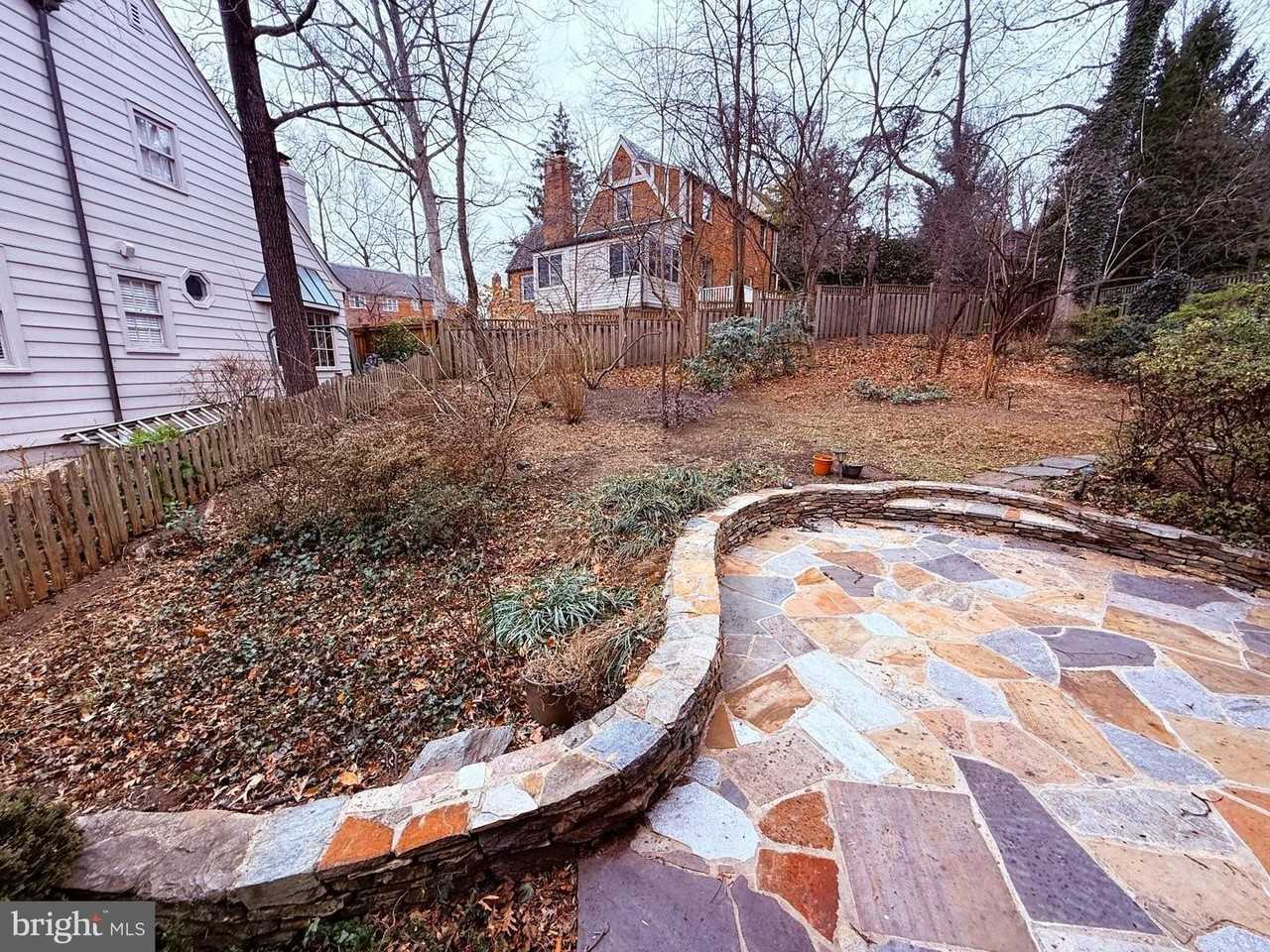 3202 Rolling Rd - Photo 5 of 43