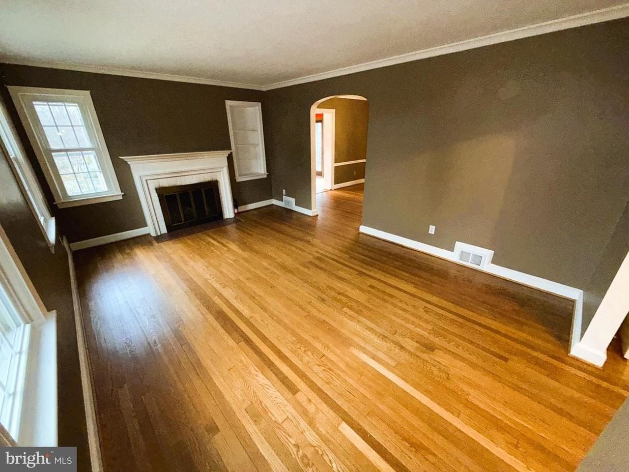 3202 Rolling Rd - Photo 7 of 43