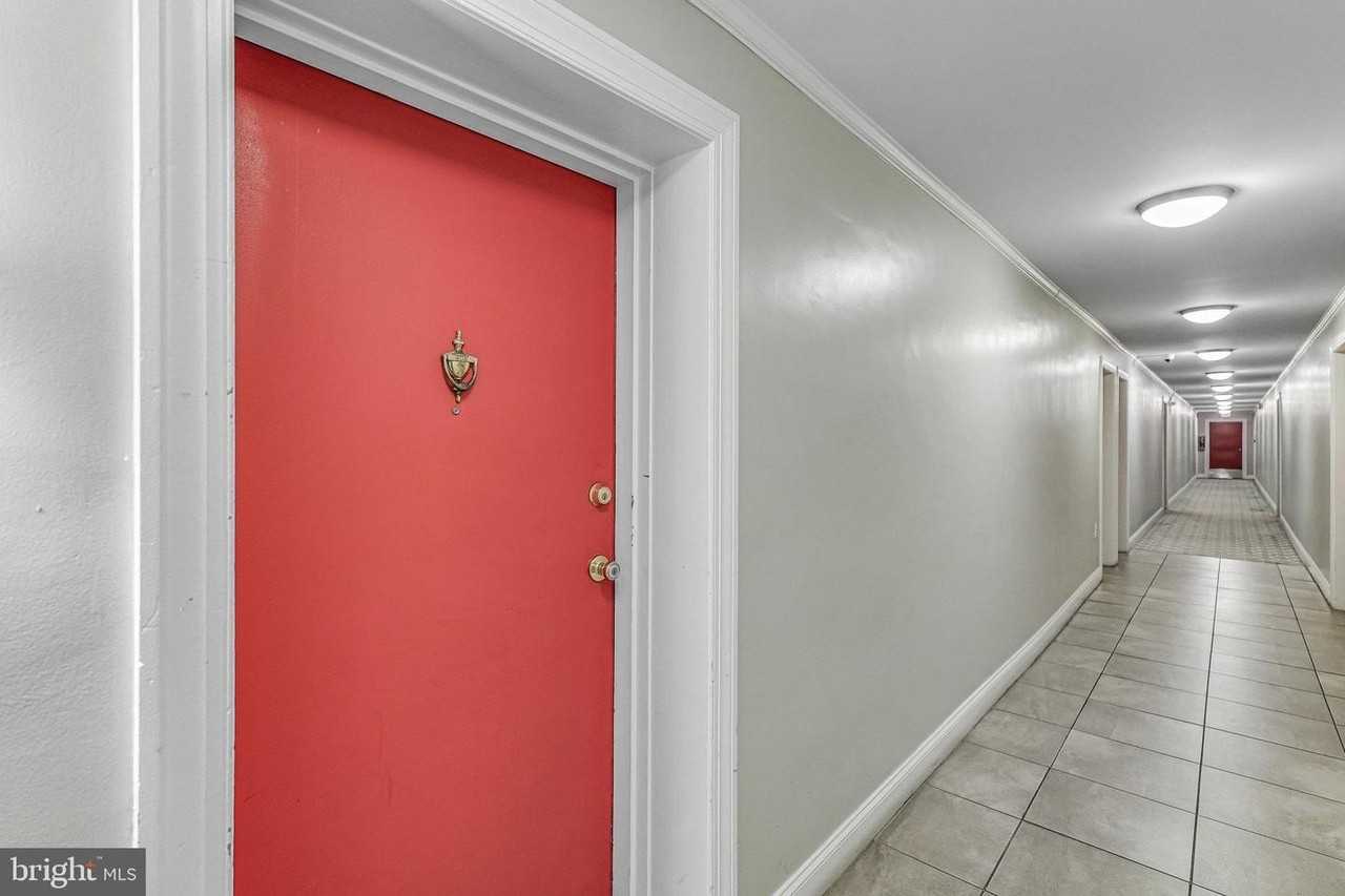 6137 Leesburg Pike - Photo 3 of 30