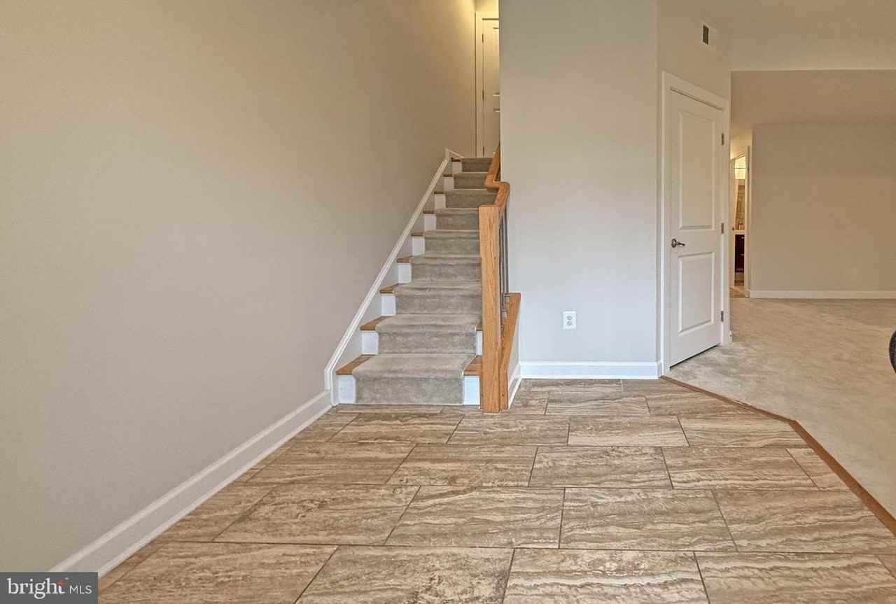 44707 Plympton Sq - Photo 2 of 42