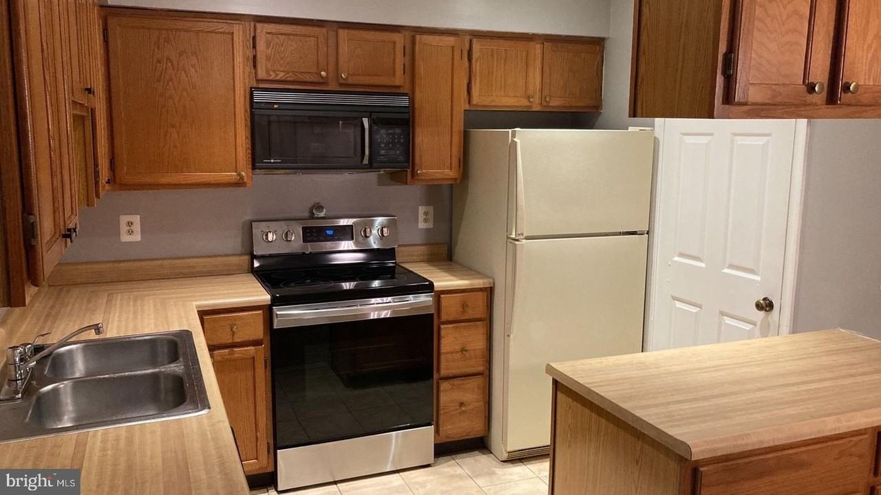 12231 Wadsworth Way - Photo 7 of 12