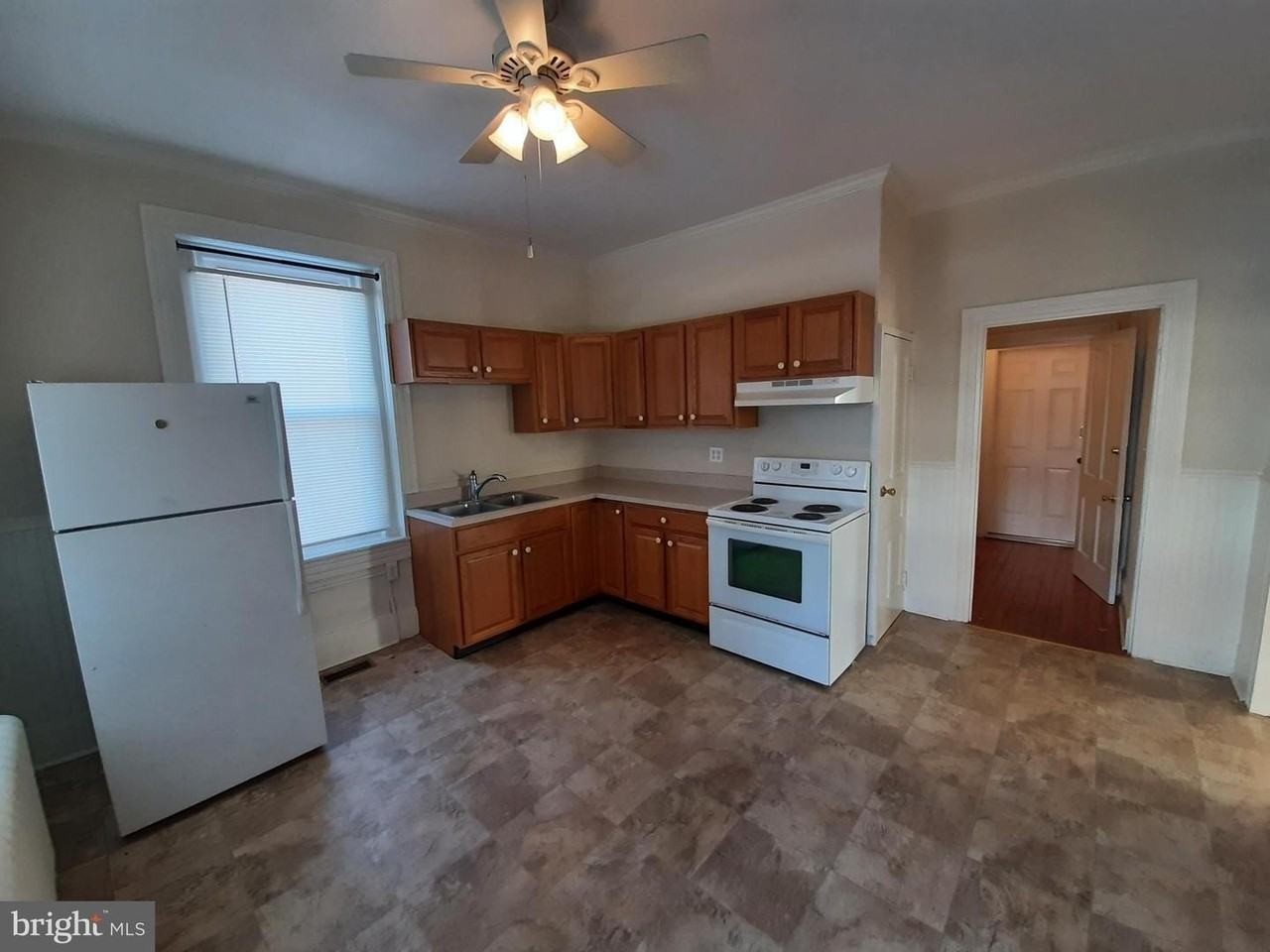 553 N Loudoun St - Photo 4 of 10