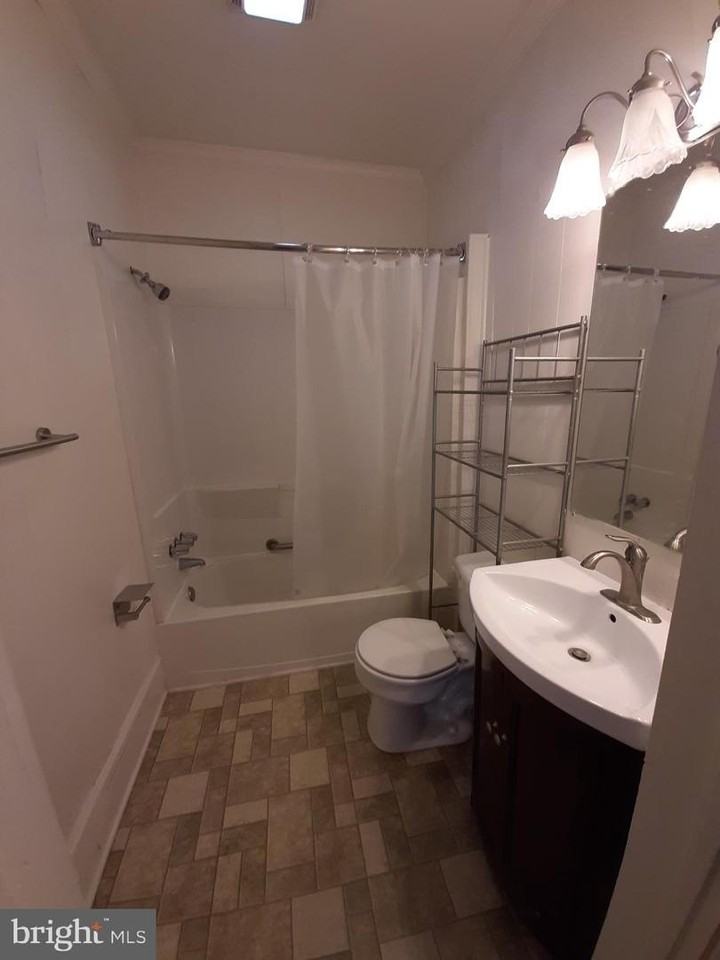 553 N Loudoun St - Photo 5 of 10