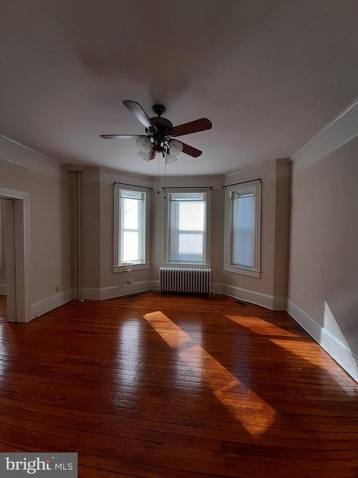 553 N Loudoun St - Photo 7 of 10