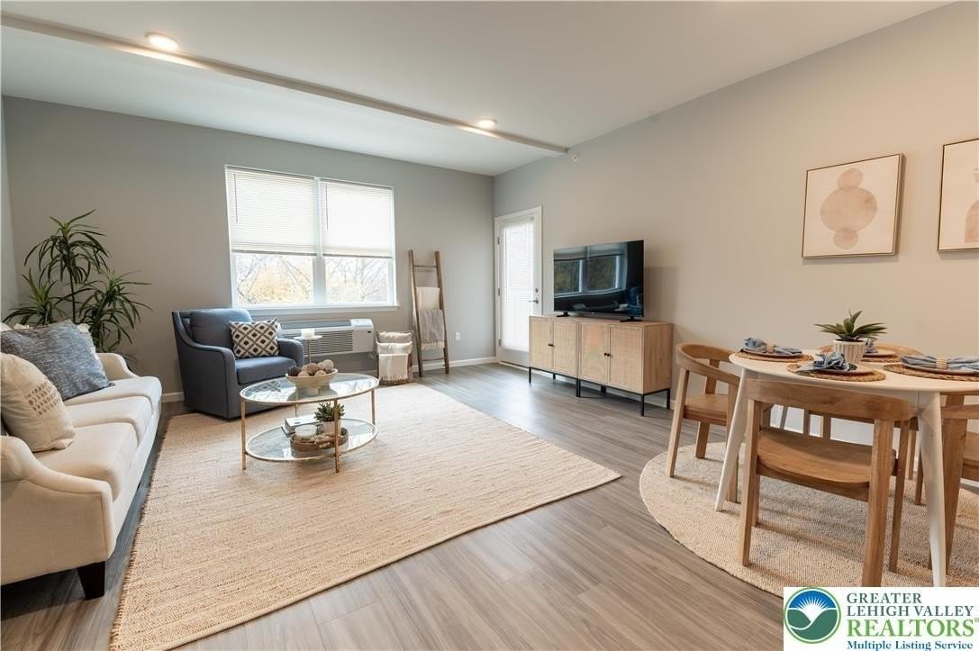 948 N Front St Unit B3 #B3 - Photo 3 of 33