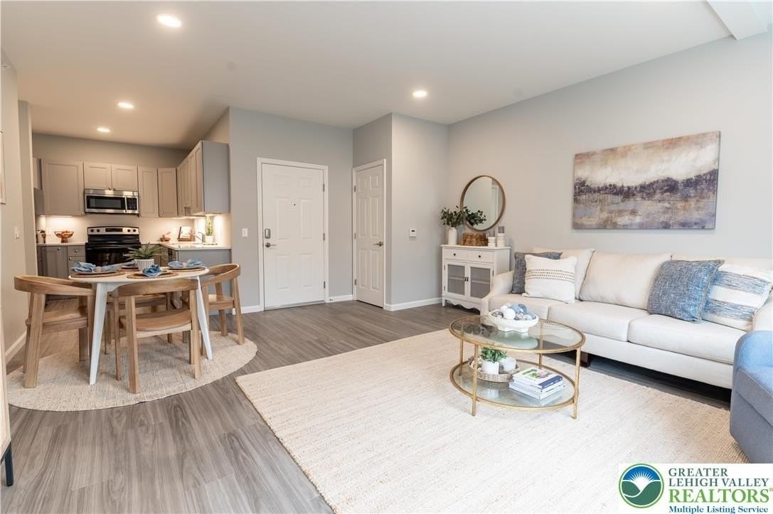 948 N Front St Unit B3 #B3 - Photo 4 of 33