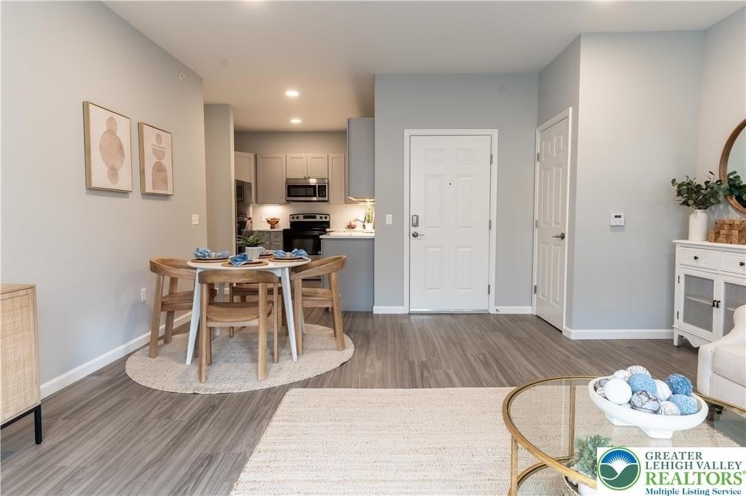 948 N Front St Unit B3 #B3 - Photo 5 of 33