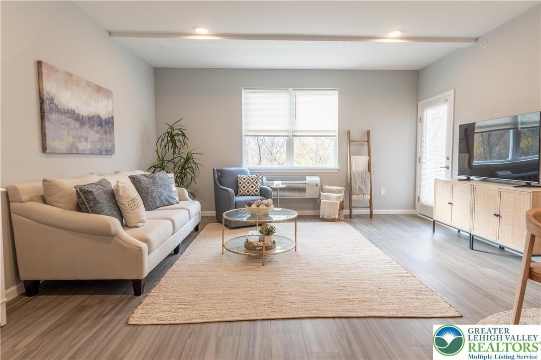 948 N Front St Unit B3 #B3 - Photo 7 of 33