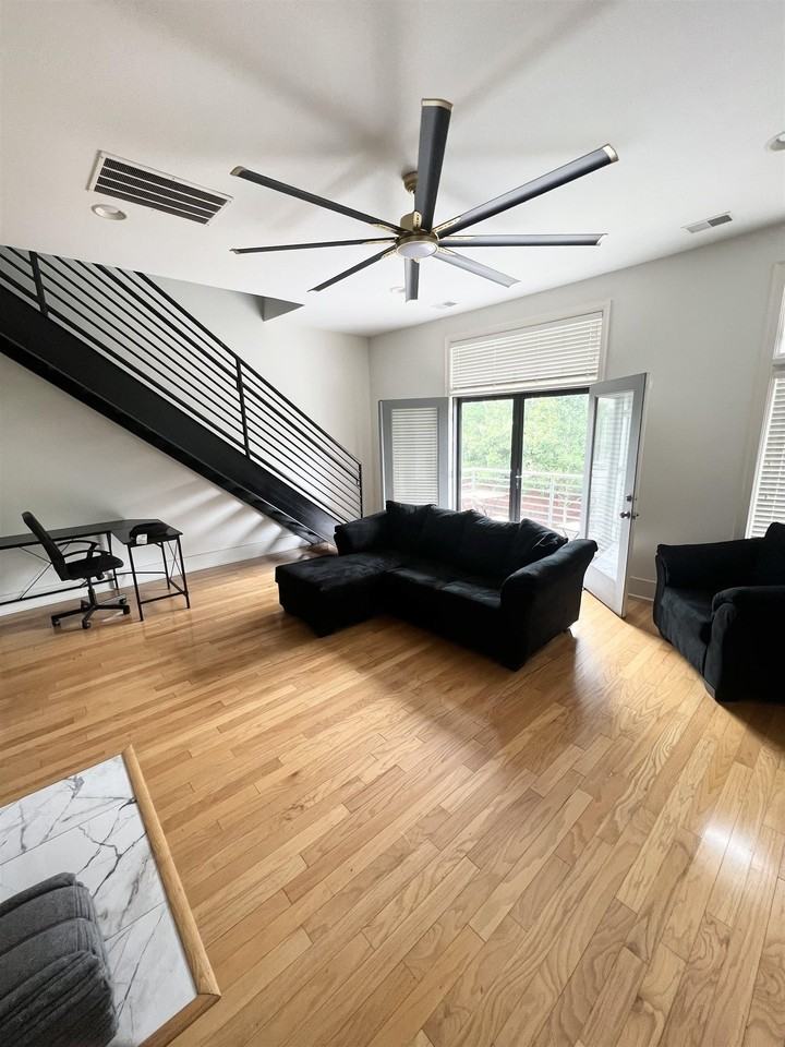 614 Tennessee St #201 - Photo 3 of 6