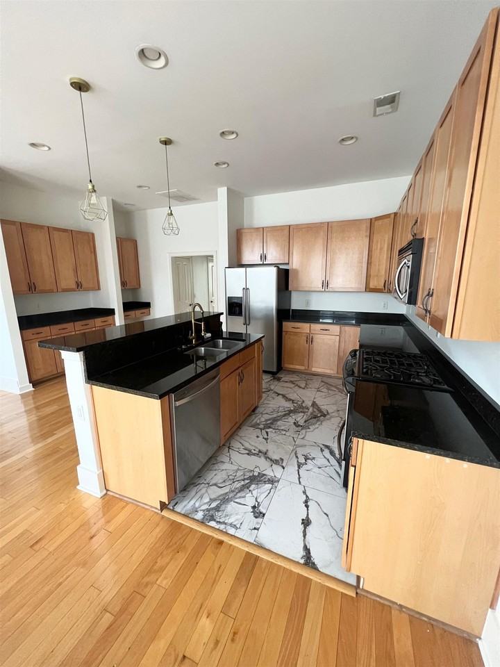 614 Tennessee St #201 - Photo 5 of 6