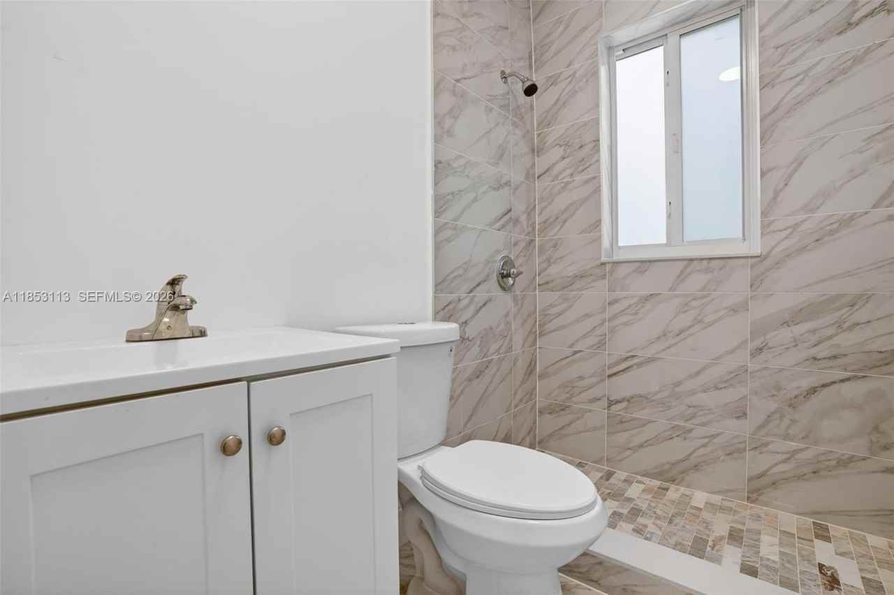 1630 Sw 10th St #8 - Photo 5 of 16