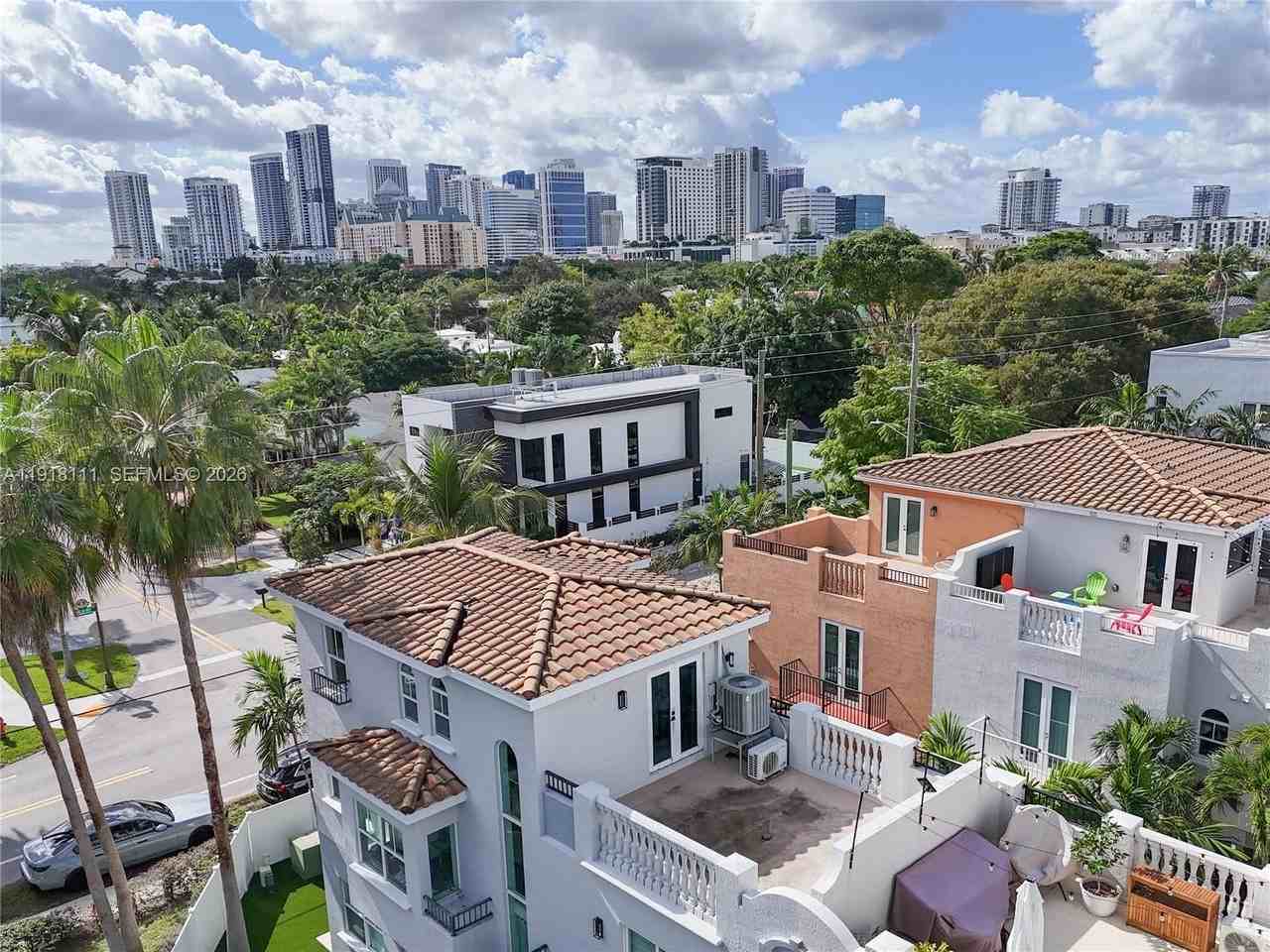 601 Ne 11th Ave - Photo 5 of 42