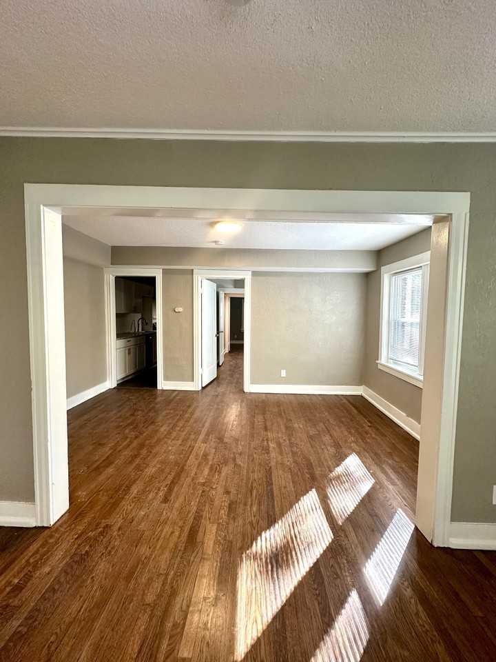 4205 Kenwood Avenue - Photo 2 of 13