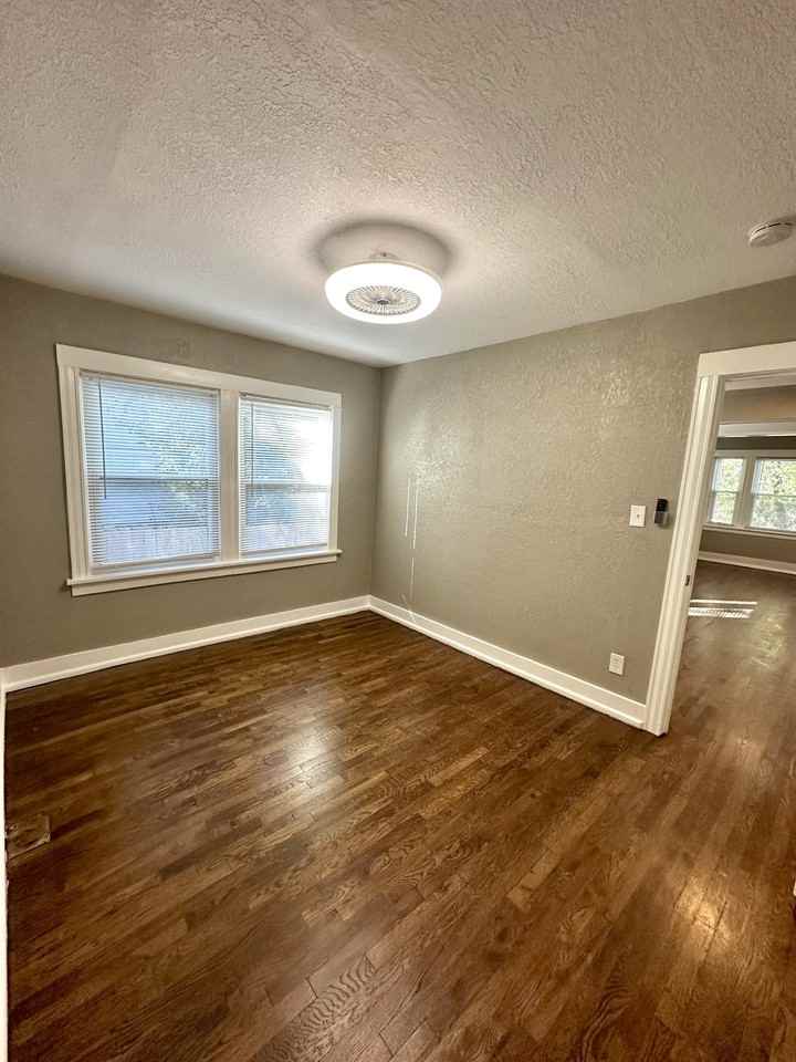 4205 Kenwood Avenue - Photo 5 of 13