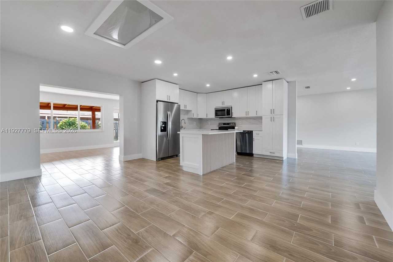 8952 Sw 10th Ter - Photo 4 of 20