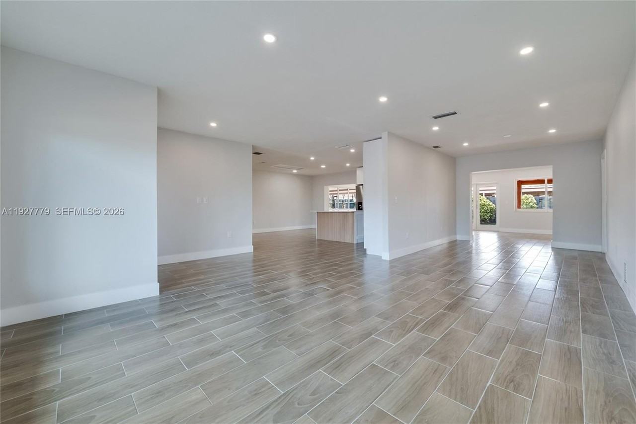 8952 Sw 10th Ter - Photo 6 of 20