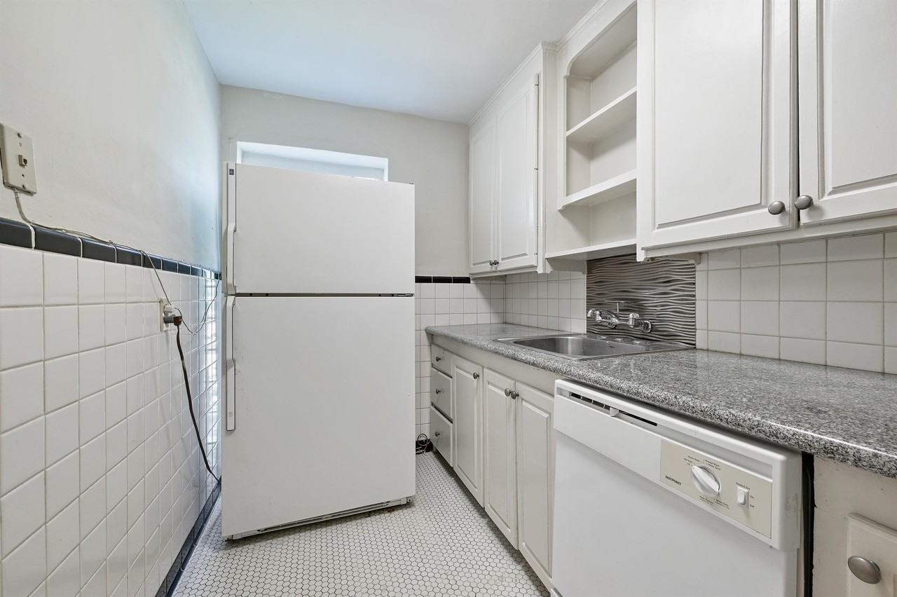 Southdowns Apartments - Photo 5 of 16