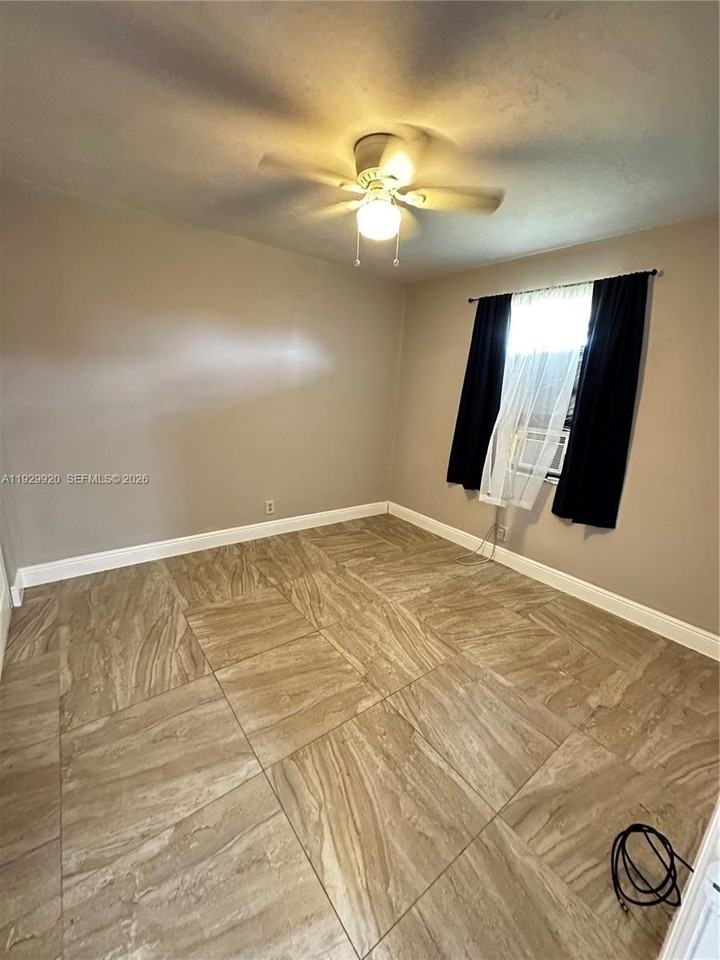 2120 Nw 4th St #2 - Photo 4 of 8