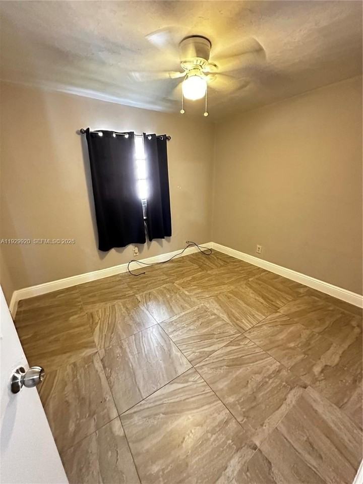 2120 Nw 4th St #2 - Photo 6 of 8