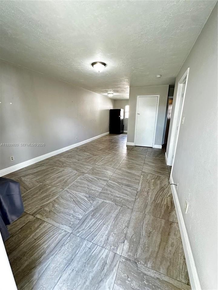 2120 Nw 4th St #2 - Photo 7 of 8