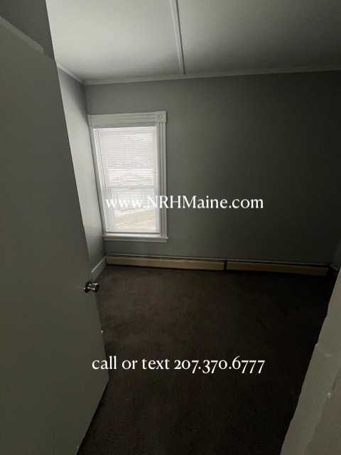 17 Skillings Ave, South Paris - Photo 3 of 8