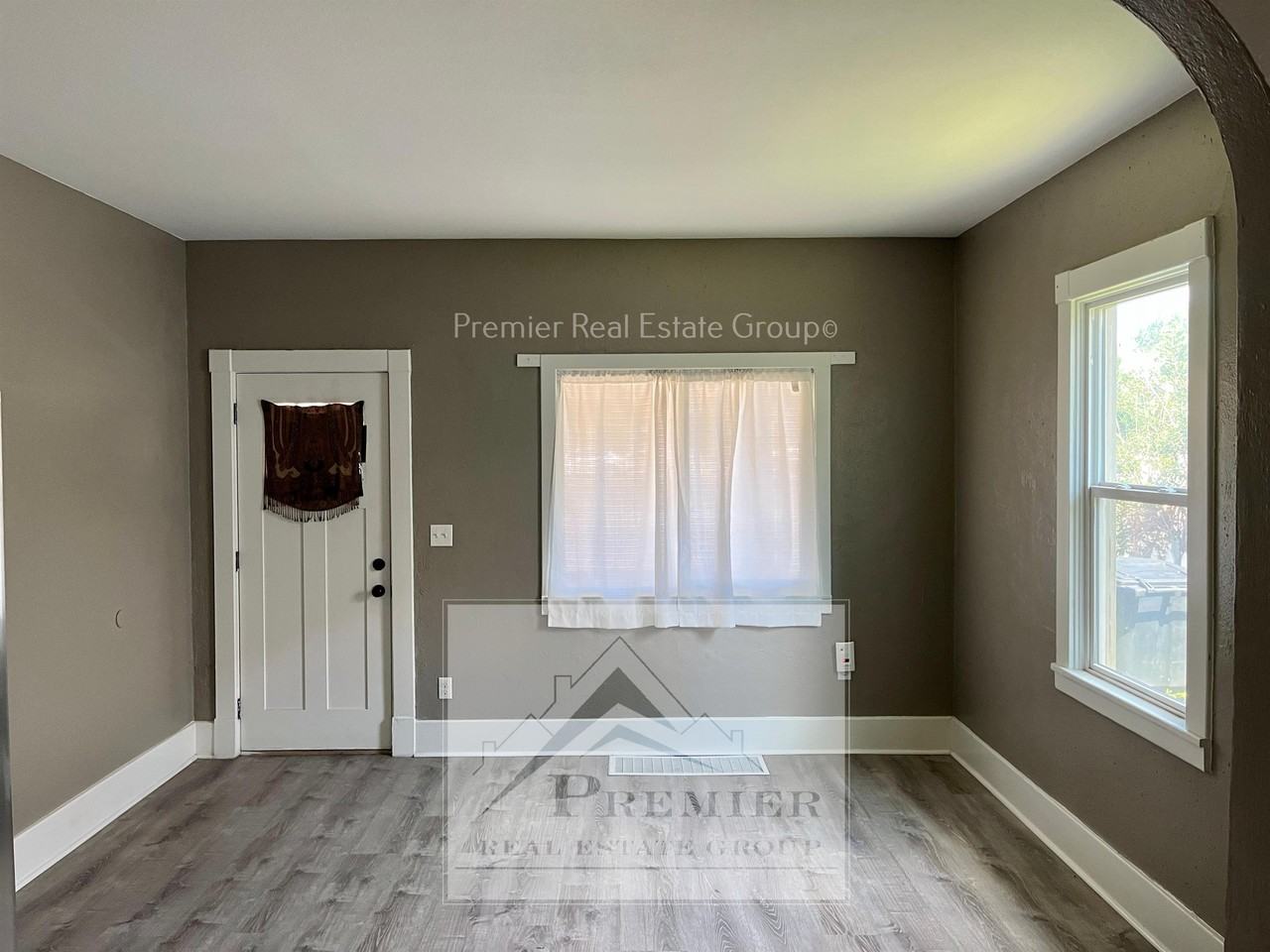 917 East Platte Avenue - Photo 3 of 10