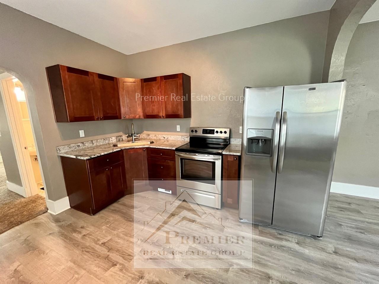 917 East Platte Avenue - Photo 5 of 10