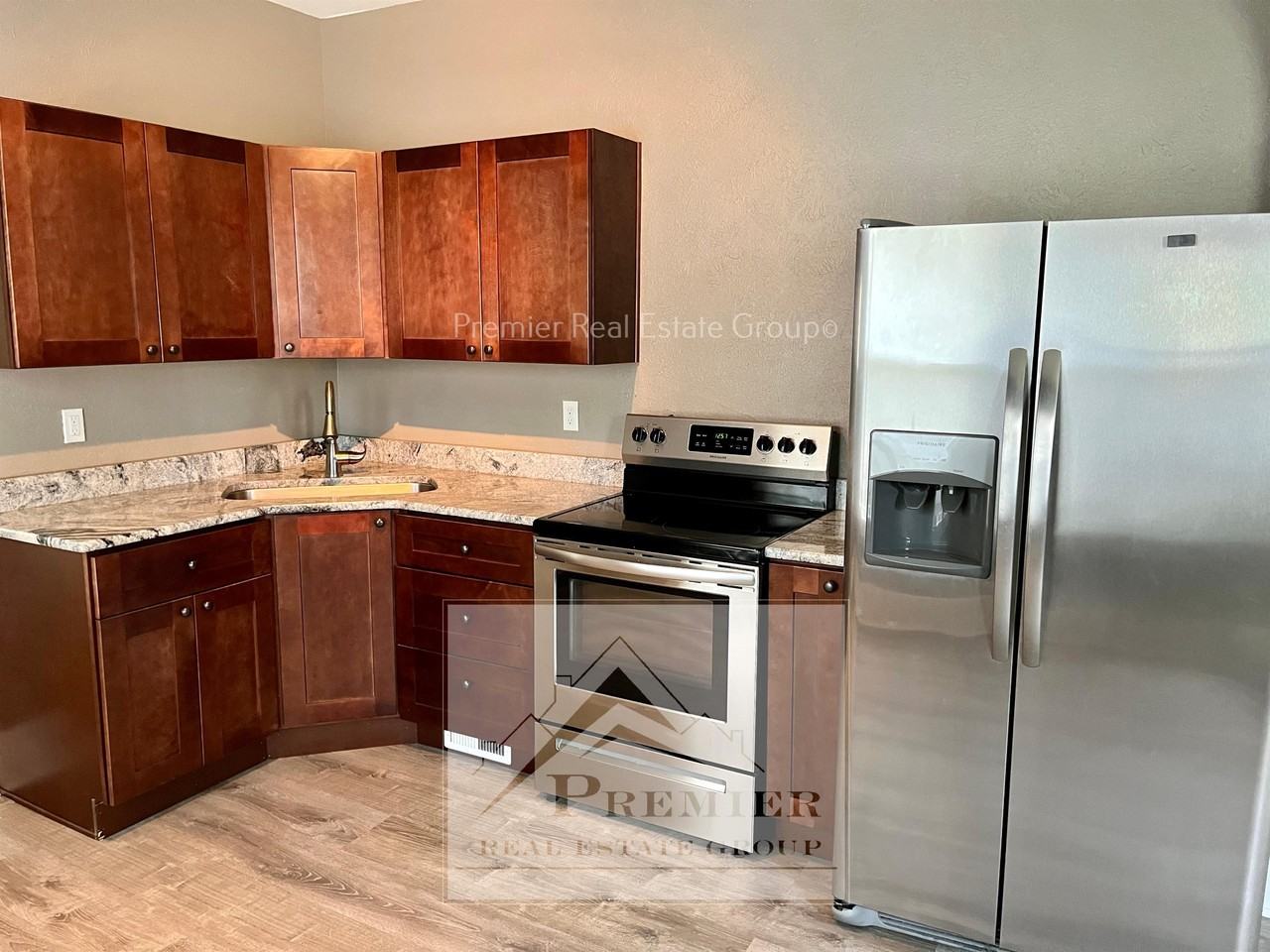 917 East Platte Avenue - Photo 6 of 10