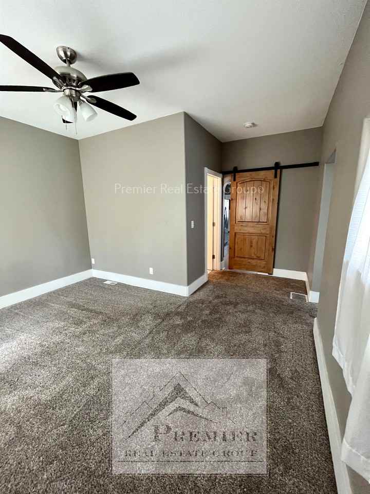 917 East Platte Avenue - Photo 7 of 10