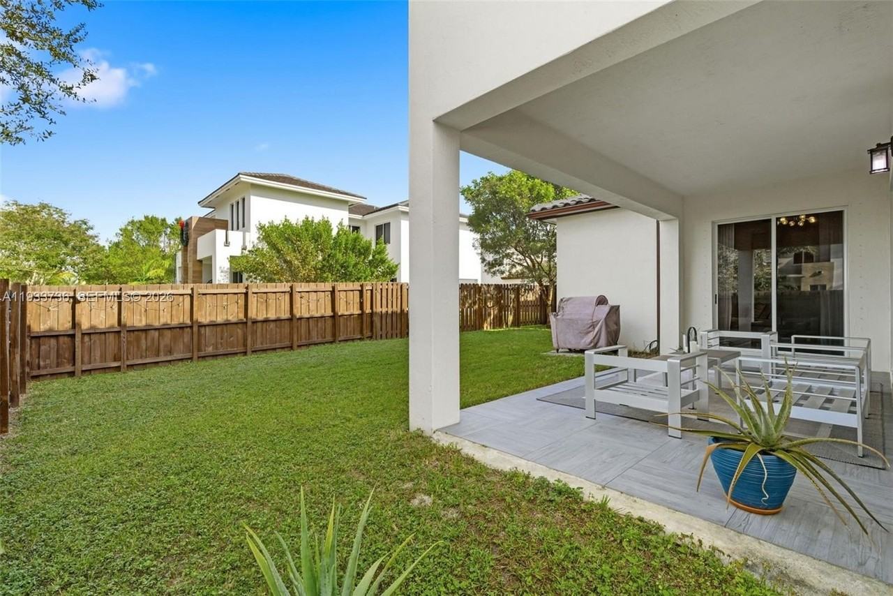 15293 Sw 176th Ter #15293 - Photo 5 of 50