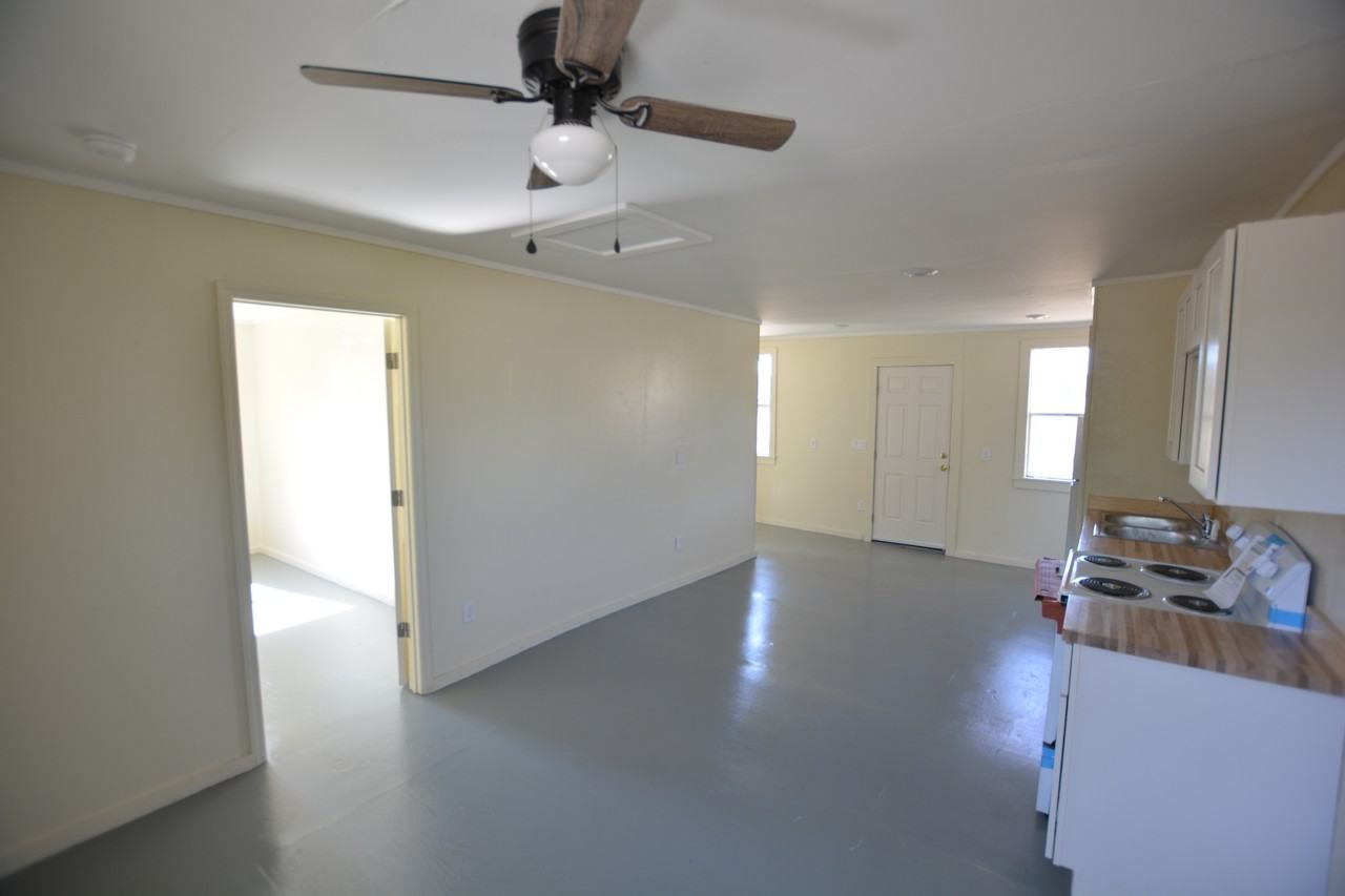 2726 Shamrock Drive - Photo 4 of 8