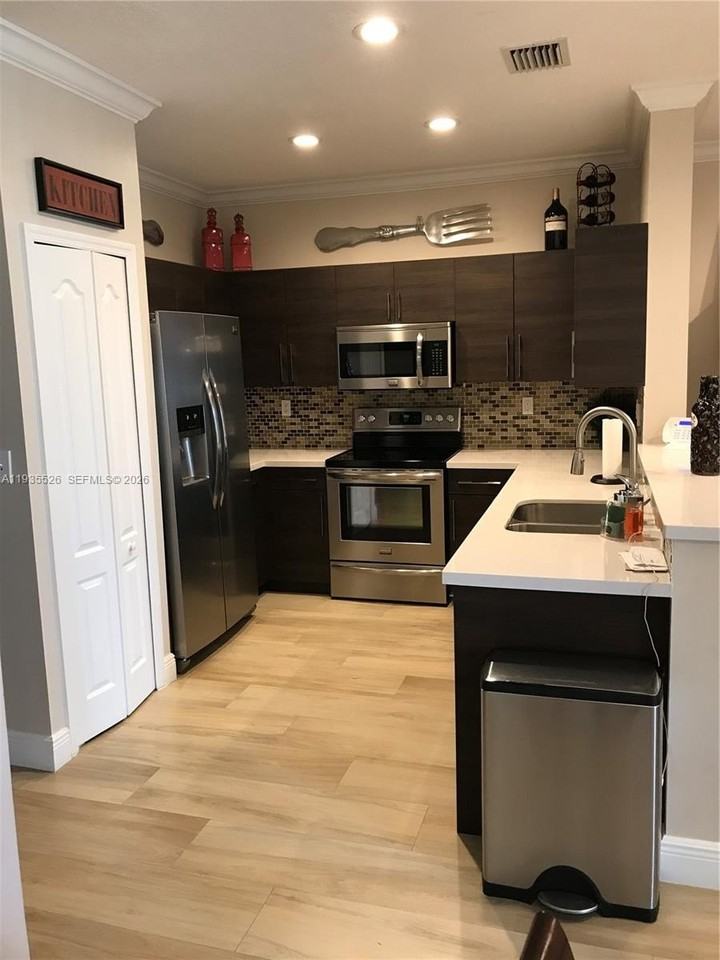 10872 Sw 89th St #10872 - Photo 6 of 25