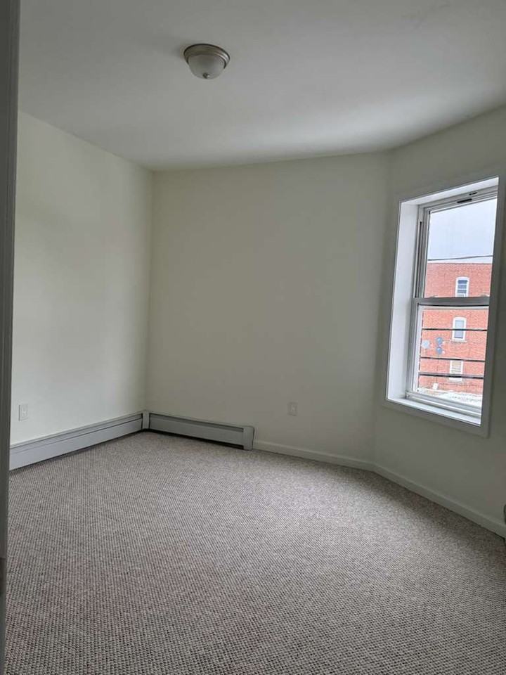 116 West Street - Photo 4 of 9