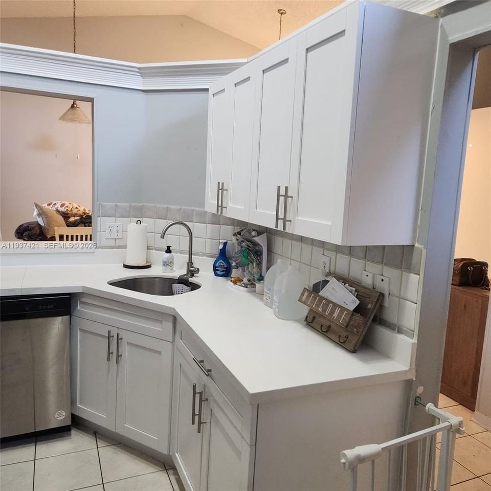 223 Sw 159th Ter #223 - Photo 4 of 24