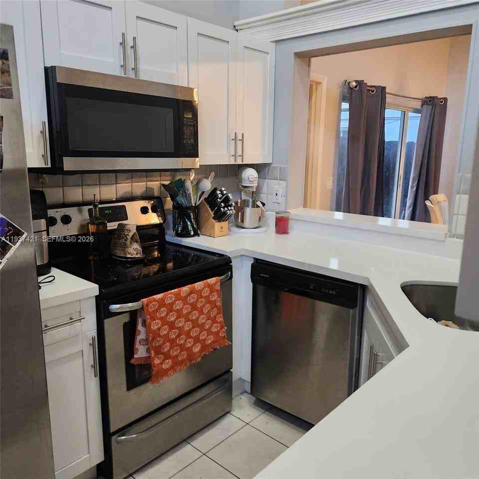 223 Sw 159th Ter #223 - Photo 5 of 24