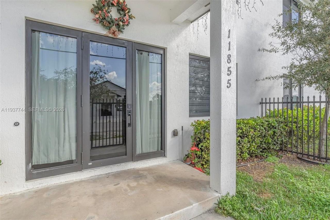 11851 Sw 220th St - Photo 2 of 23