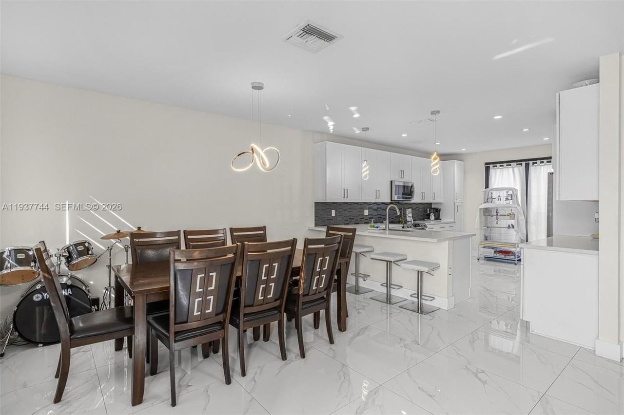 11851 Sw 220th St - Photo 3 of 23