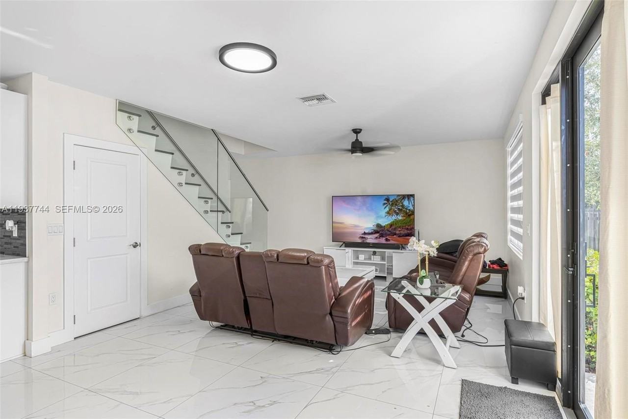 11851 Sw 220th St - Photo 4 of 23