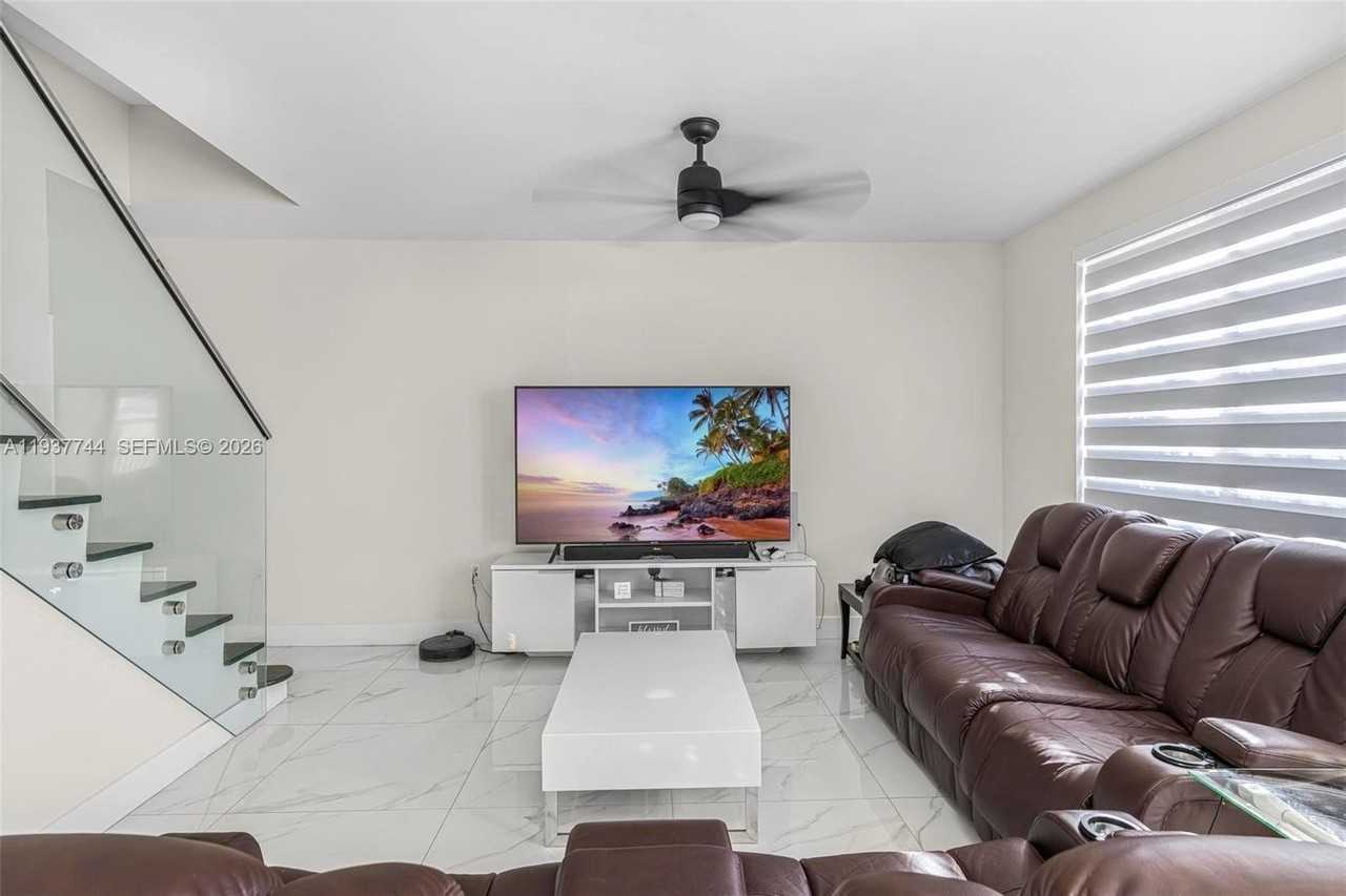 11851 Sw 220th St - Photo 5 of 23