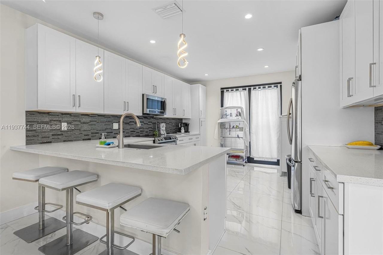 11851 Sw 220th St - Photo 7 of 23