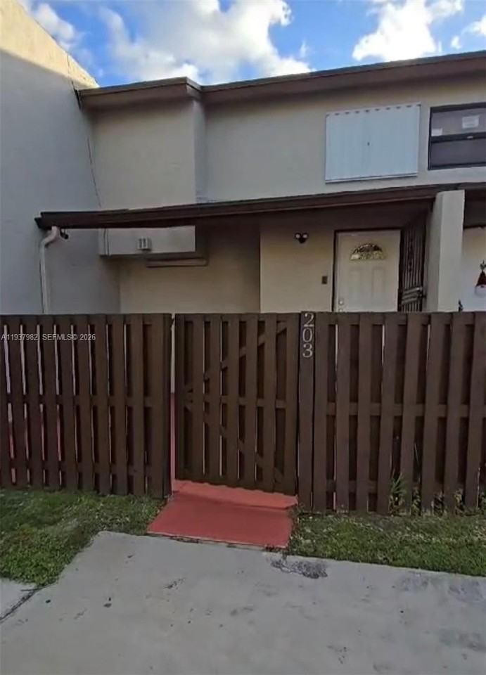 10302 Nw 9th Street Cir #203