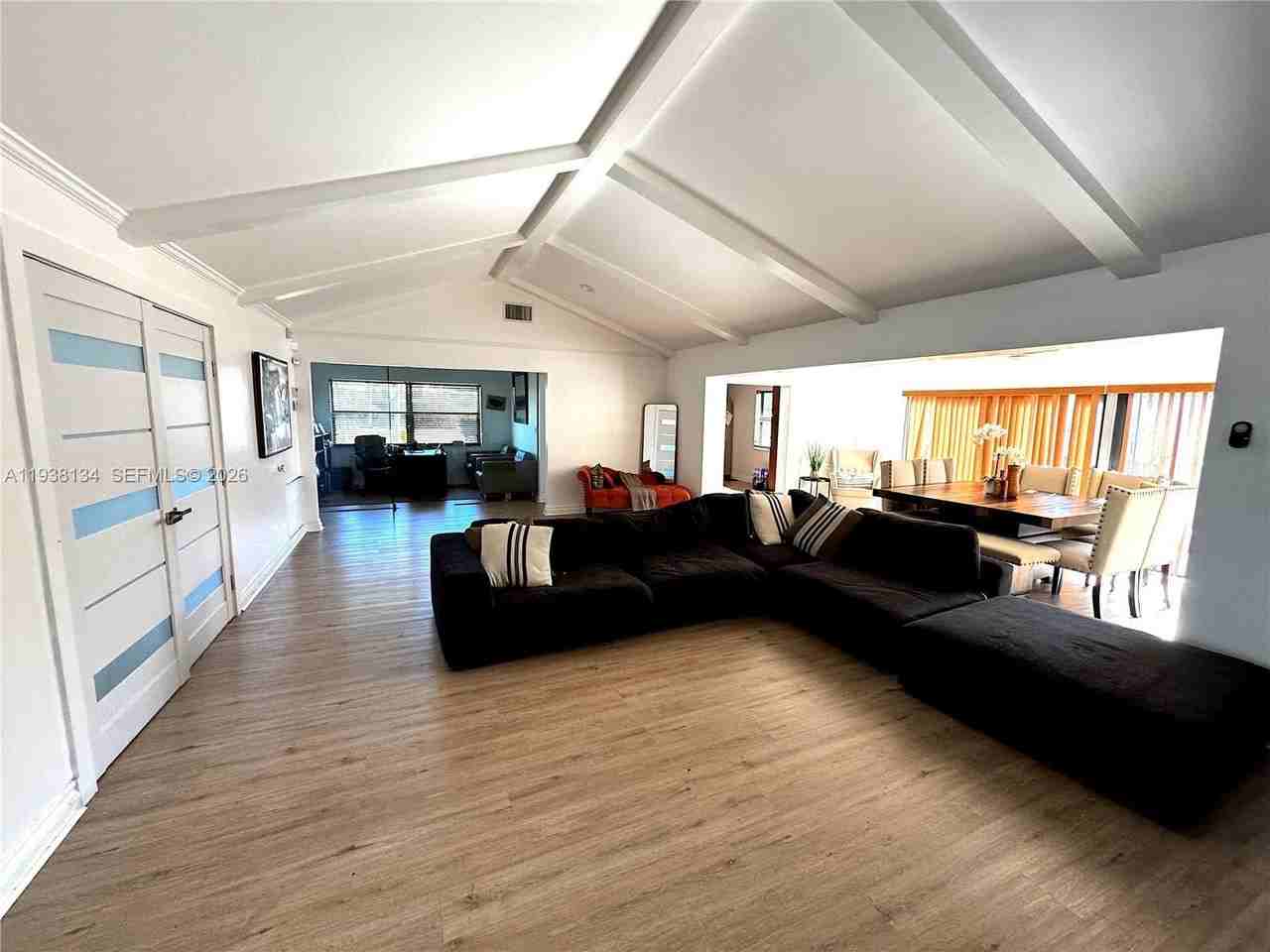 4905 Bayberry Ln - Photo 2 of 23