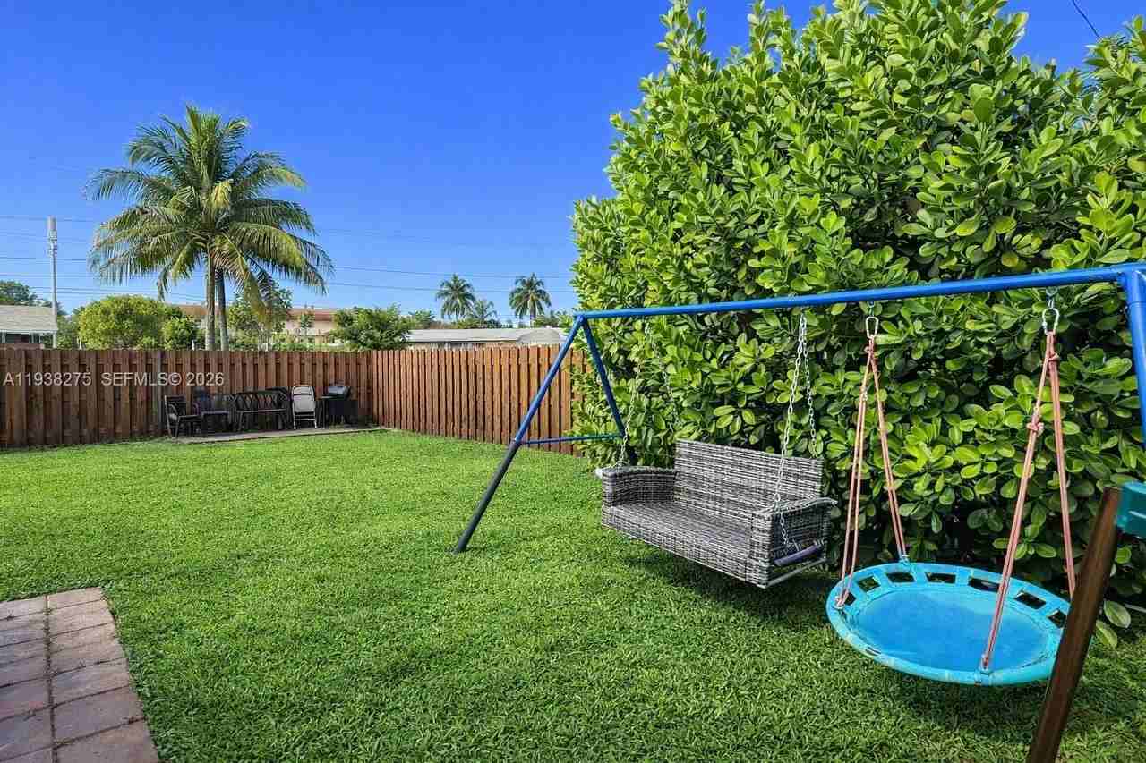 2671 Nw 87th Ln - Photo 3 of 12