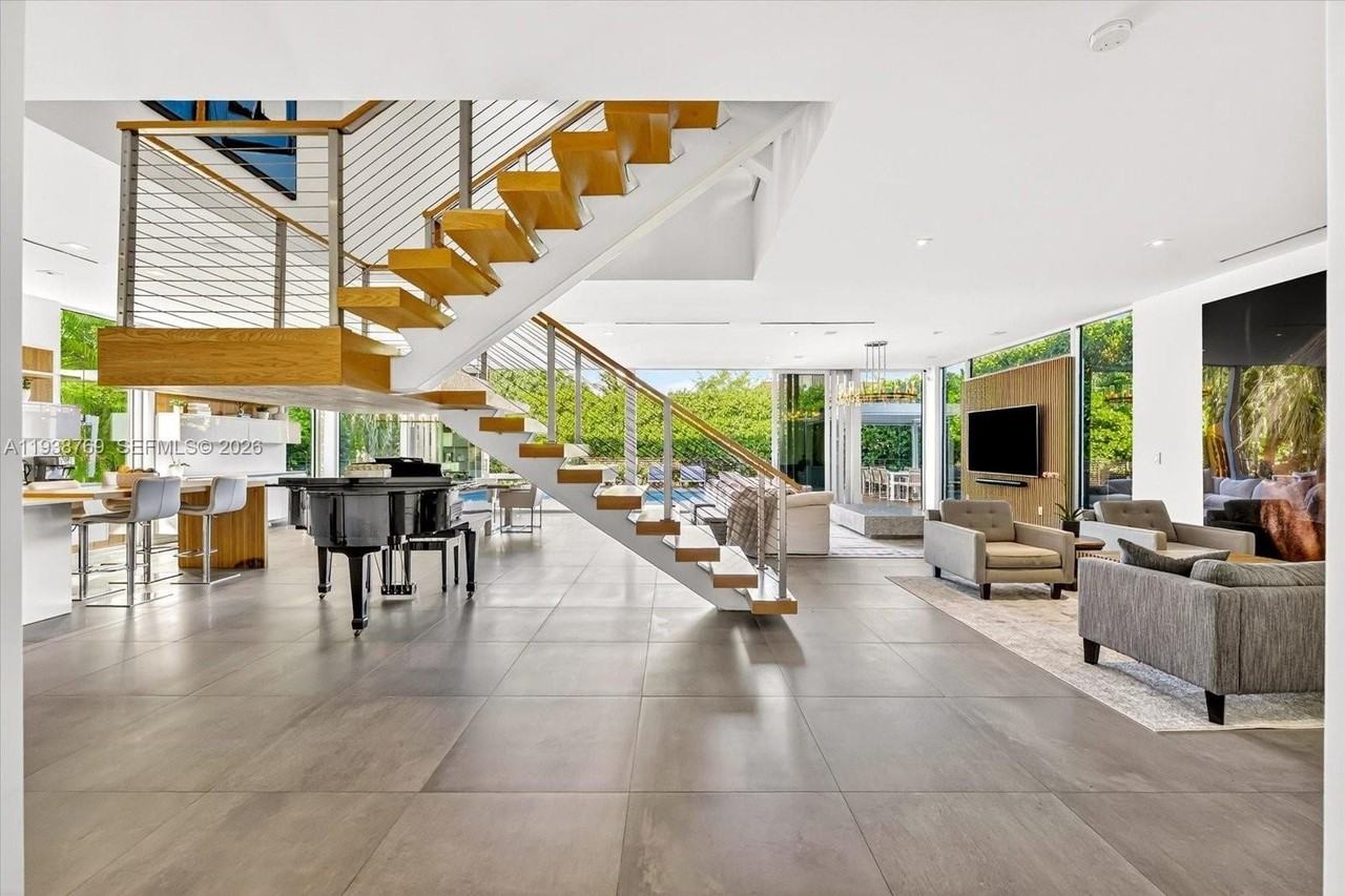 201 Palm Ave - Photo 4 of 34