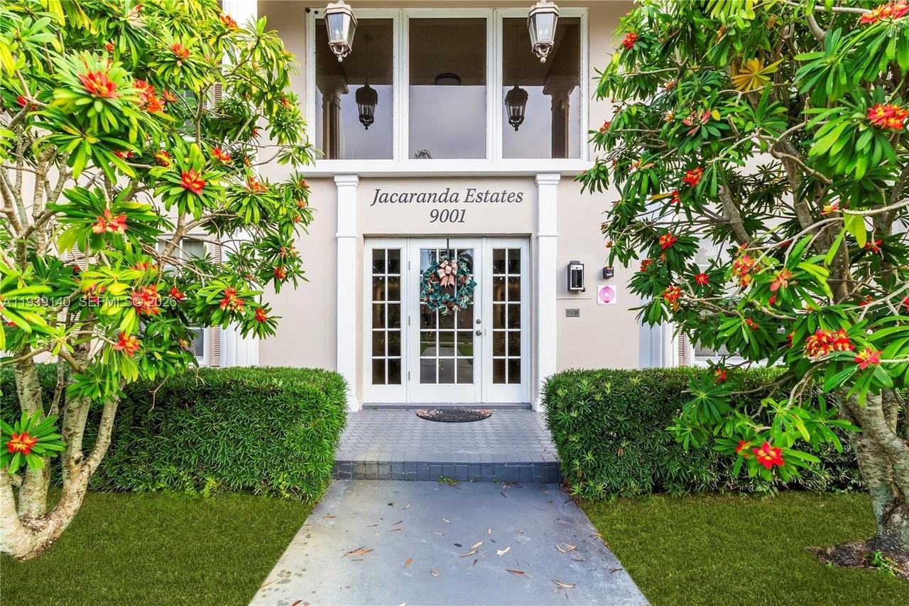 9001 Jacaranda Ln #105