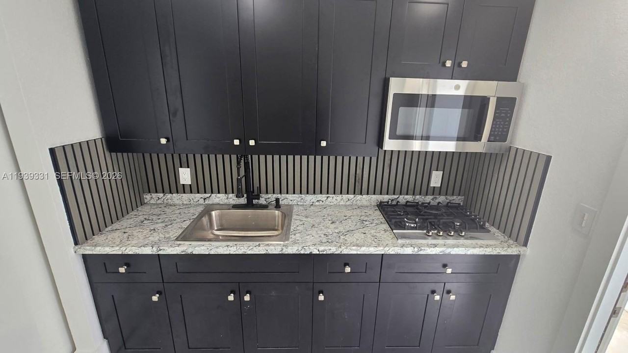 265 W 53rd Ter #2 - Photo 5 of 22