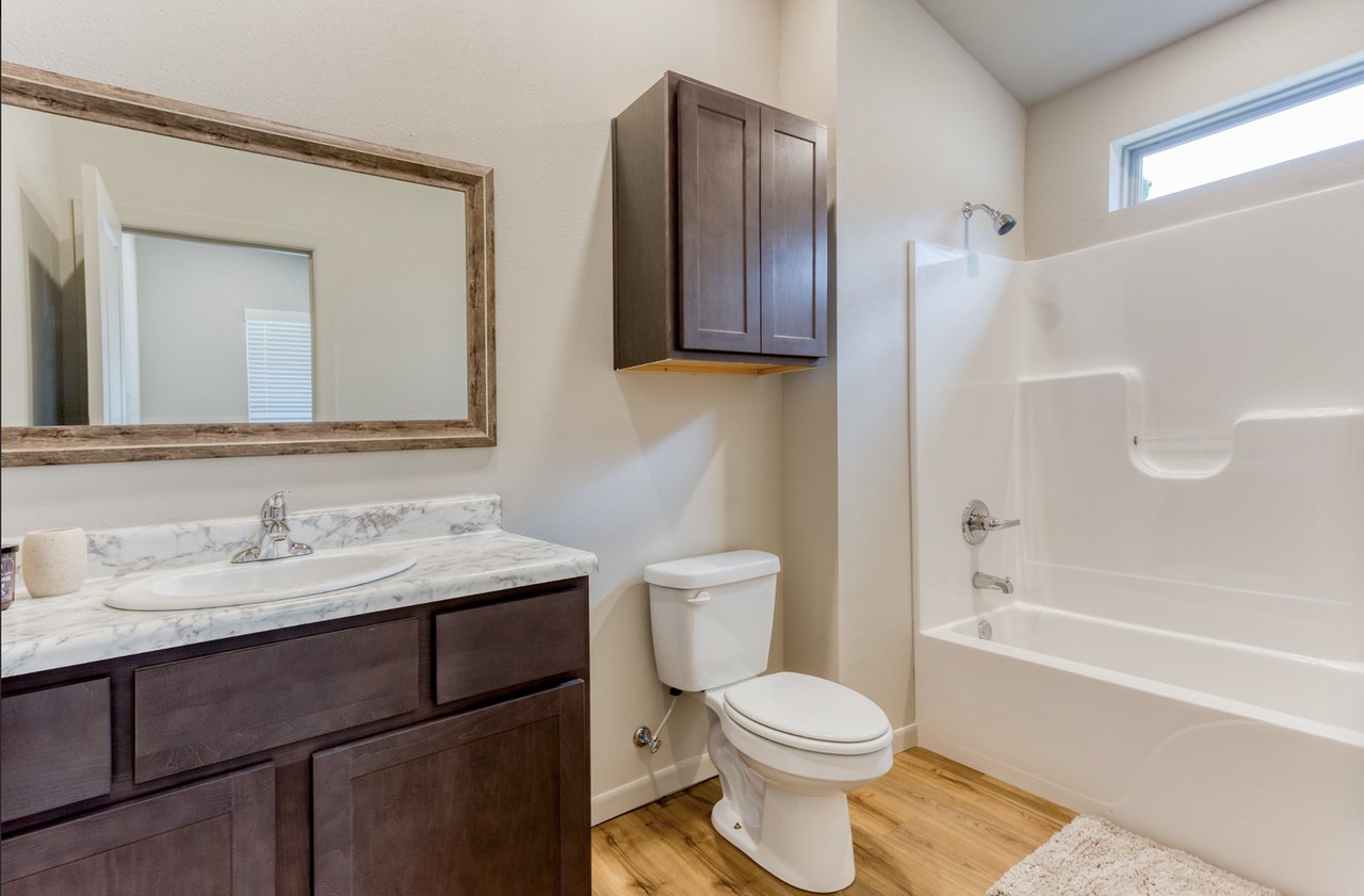 402 Lincoln Ln - Photo 2 of 8